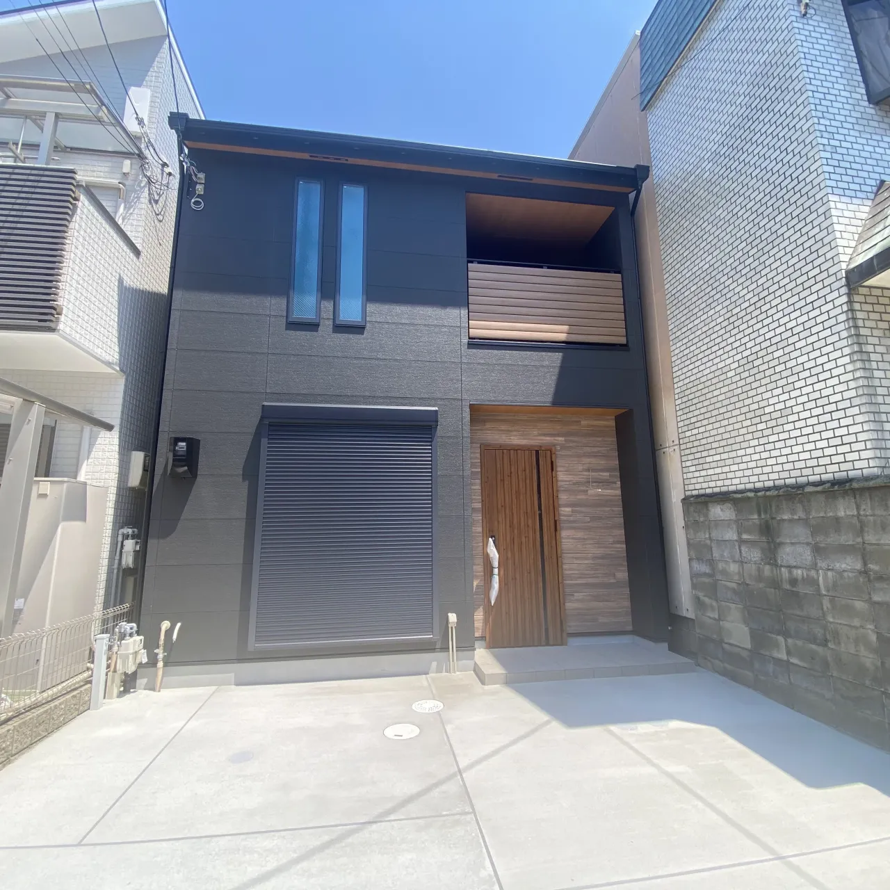 吹き抜けのある2階建て住宅